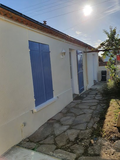 ARTISAN CMPeinture : Peintre En Bâtiment , Nettoyage, Démoussage Et Protection Hydrofuge Résine Sur Toiture Et Façade, Peintre en Bâtiment à La Bruffière