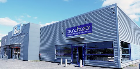 GRAND BAZAR, Magasin de Peintures à Boé